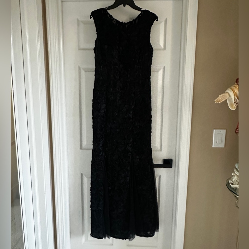Elegant Black Lace Evening Gown